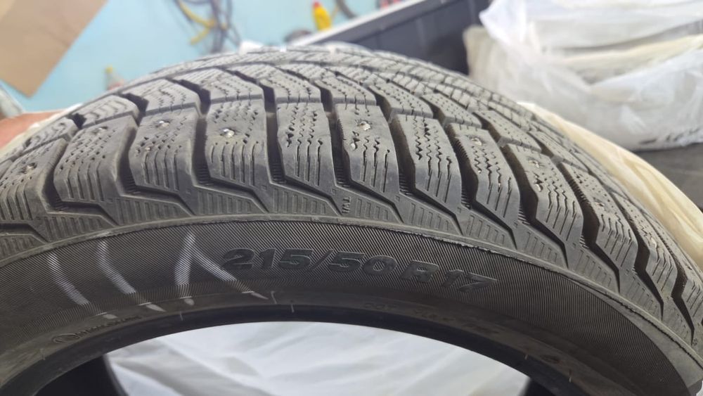 Продаётся 2 зимние шины