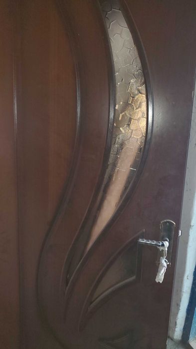 Eshik sotiladi tel qiling