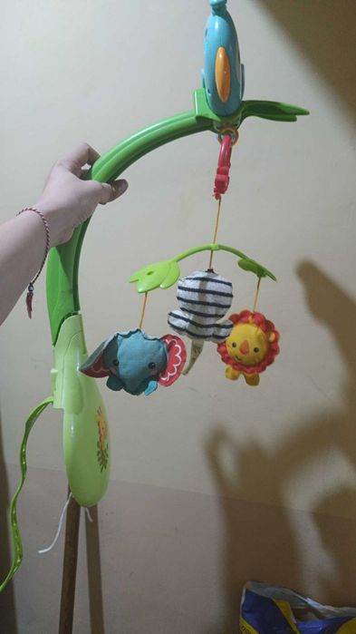 Игрушки и бортики на кровать . Наличными
