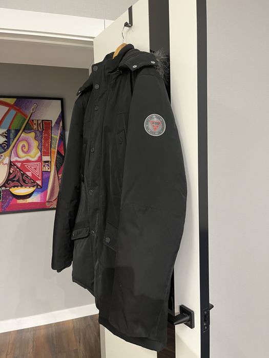 Продам пуховик Guess