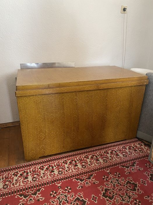 Голям дървен сандък за багаж