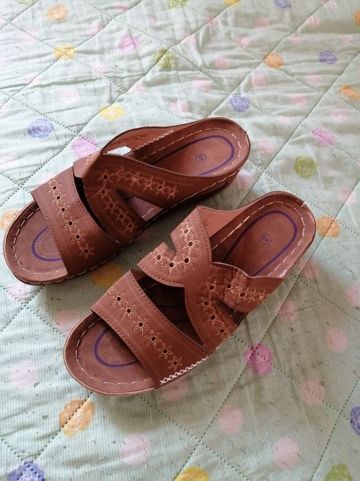 Продам женскую летнюю обувь