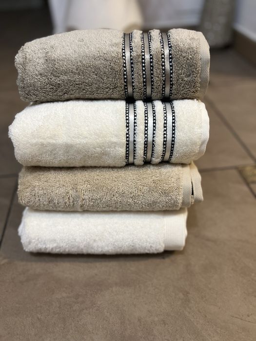 Set de 4 prosoaoe de baie