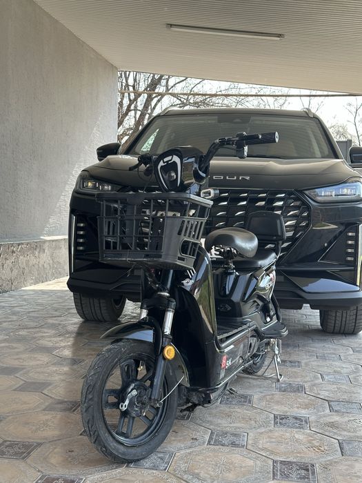 Срочно продаю скутер в идеальном состояний просто нужно купить зарядку