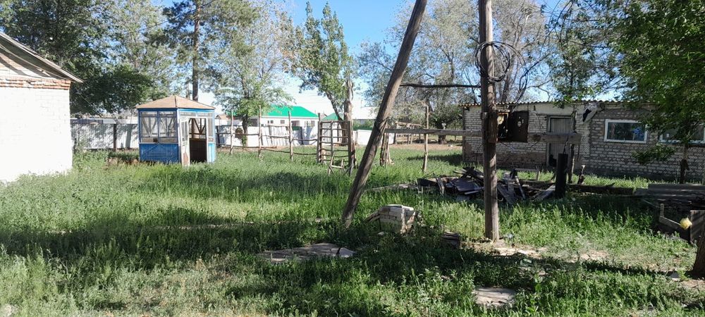 Продается дом,находится в поселке Аксуат.