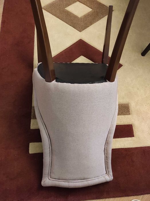 Стол со стульями в гостиную