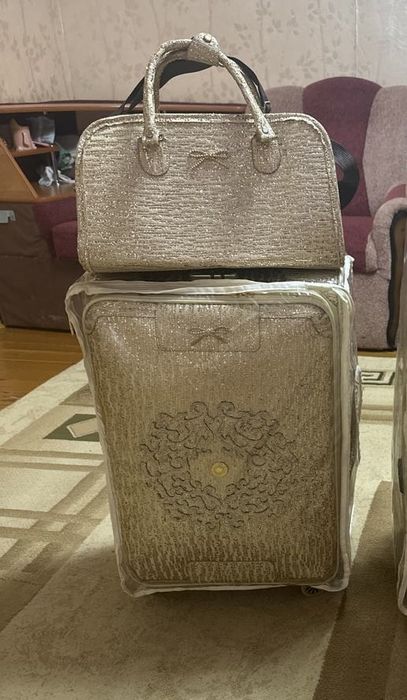 Продам чемодан и сумку