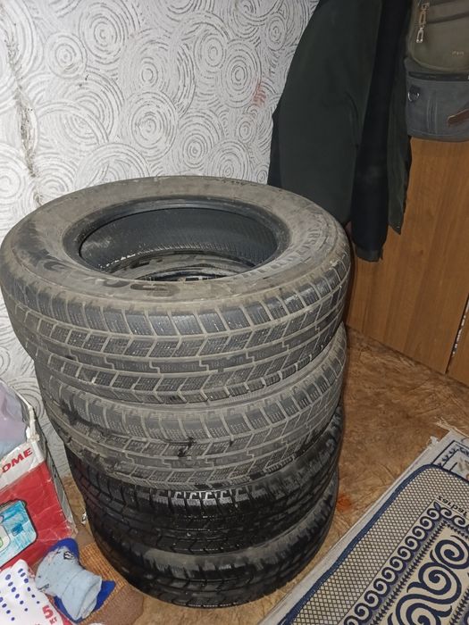 Машина Рено  шины