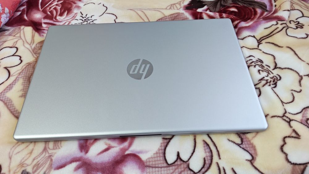 Noutbuk hp sotiladi malumotlari rasmda kursatilgan