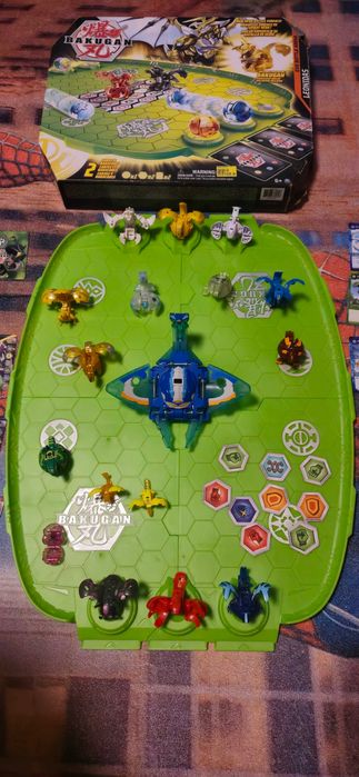 Бакуган арена, фигурки и карти