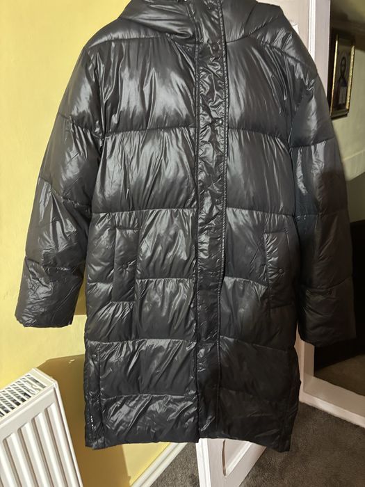 Geaca Ice Play autentica  stare foarte buna ,călduroasa ,cu glugă