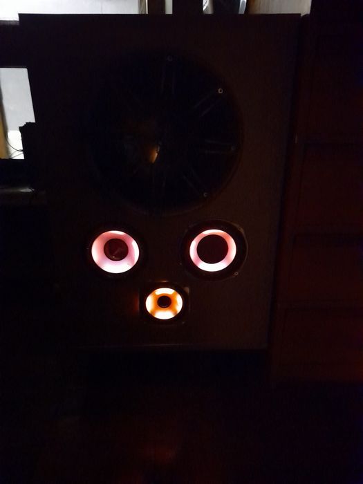 Продам саб с Усилителем с блоком питания 12 вольт