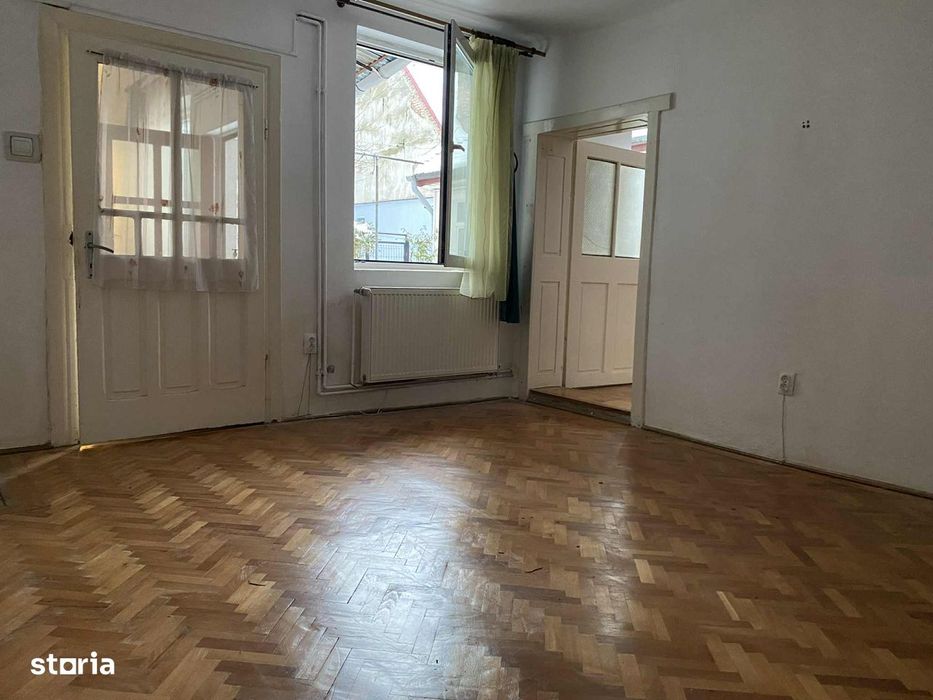 Casa cu doua camere de vanzare in curte comuna Targu Mures, Mures