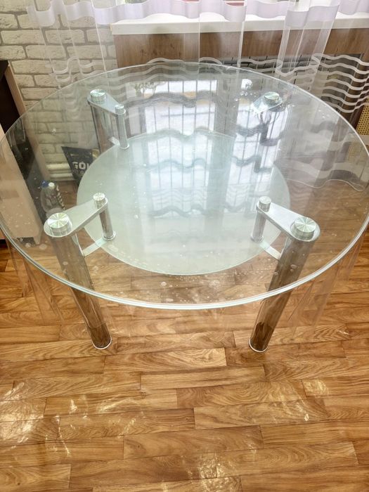 Стеклянный стол круглый