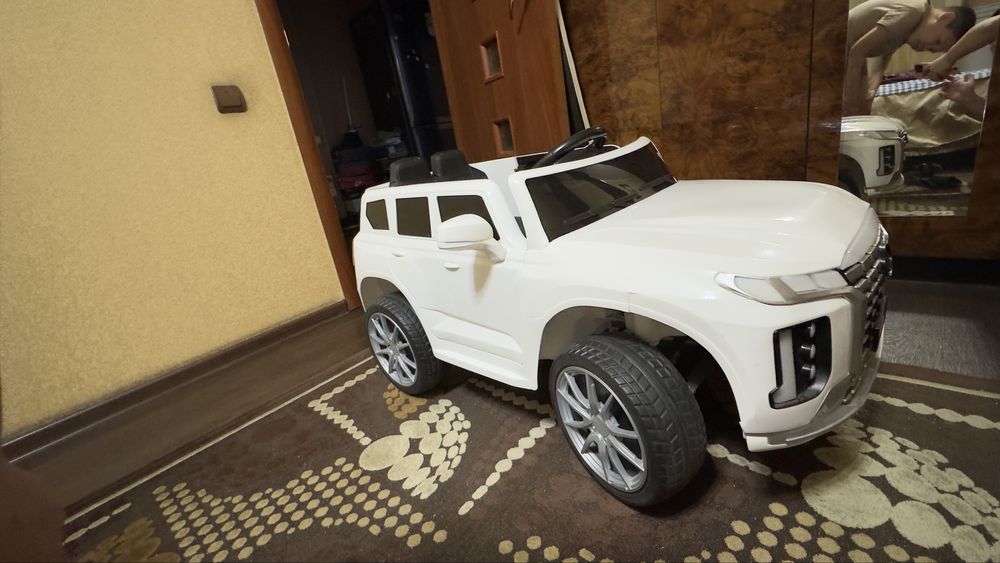 Продам машинку на пульту