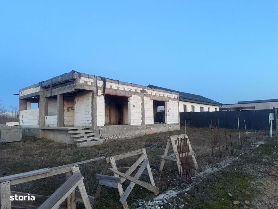 Casa parter, la rosu, 90 mp utili, 404 mp teren, Malu Mare