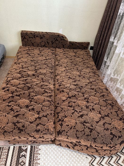 Продам диван коричневый , серый