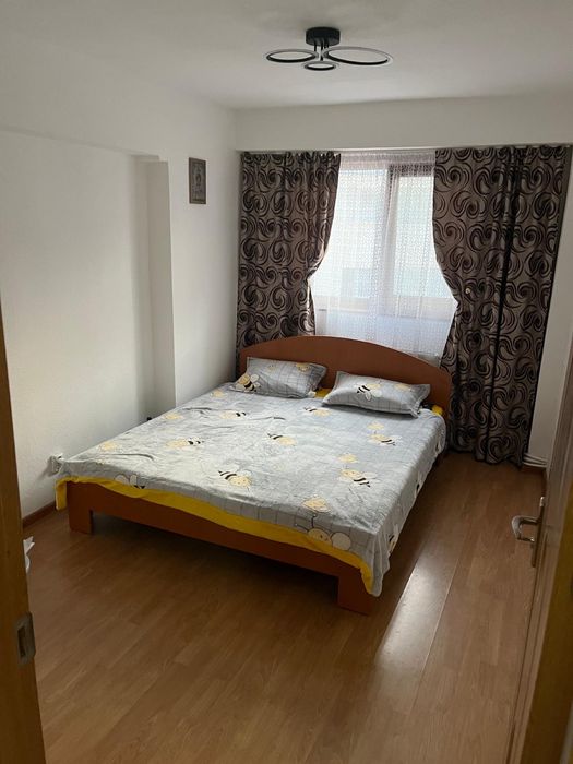 Vand apartament 3 camere