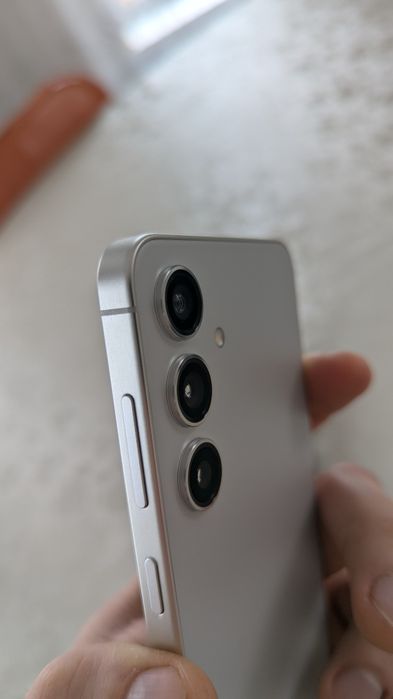 Samsung galaxy s24  8/128