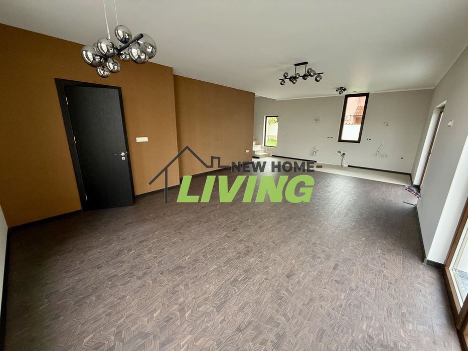 Продава се Къща в с. Белащица, Област Пловдив - 253 кв.м за 2500 €/кв.м - Снимка #2