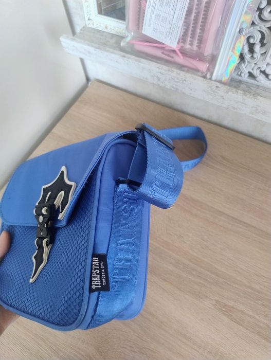 Чантичка Trapstar  в син цвят