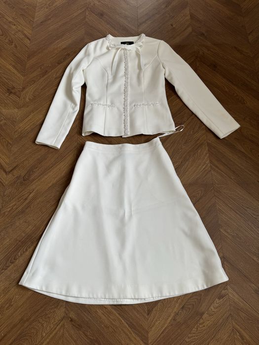 Белый костюм