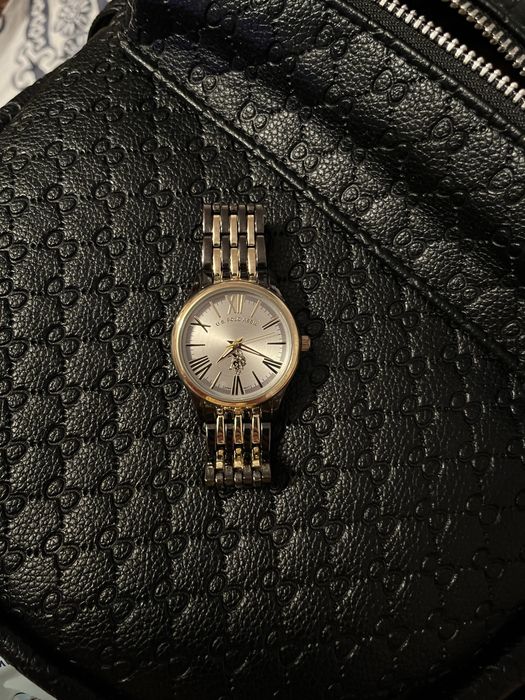 Продам часы для девушки