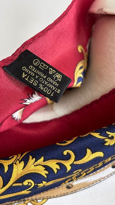 Разкошен копринен шал с ловни мотиви Made in Italy