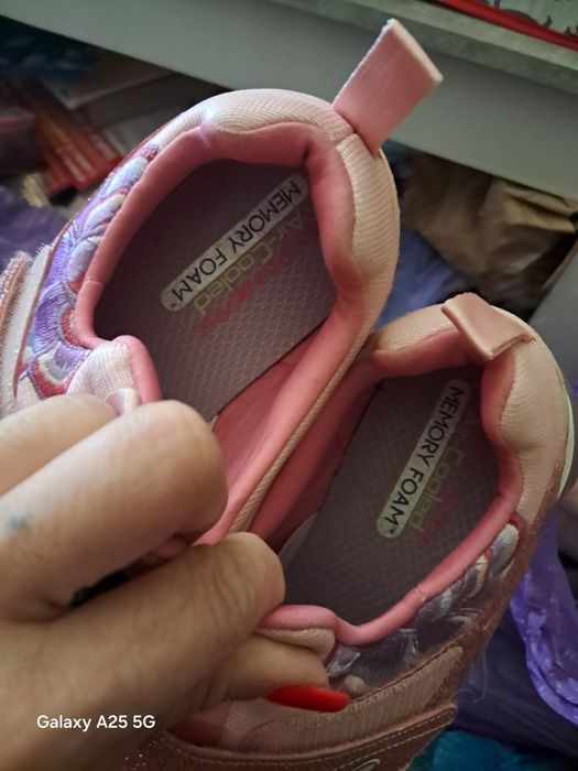 Vand adidași Desigual