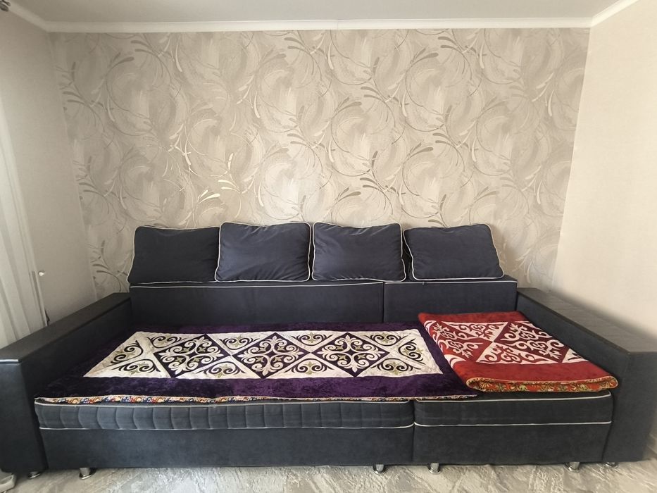 Продается диван б.у цвет синий