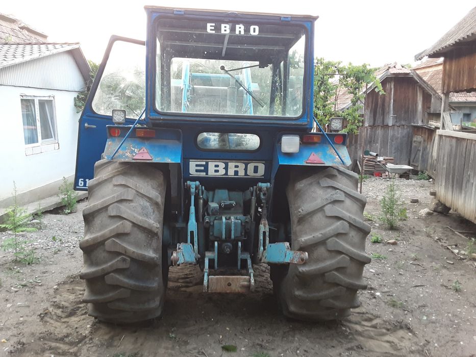 Vând tractor EBRO cu încărcător