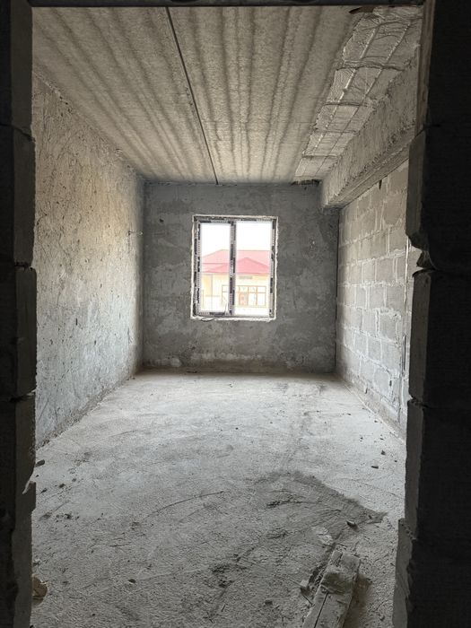 Навоийда квартира сотилади .