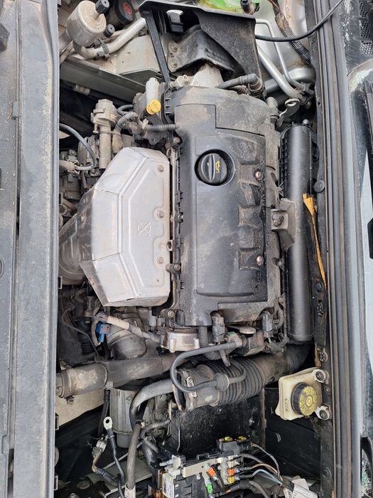 Двигател Peugeot 308 1.4 / Пежо 308 1.4 бензин код: 8FR