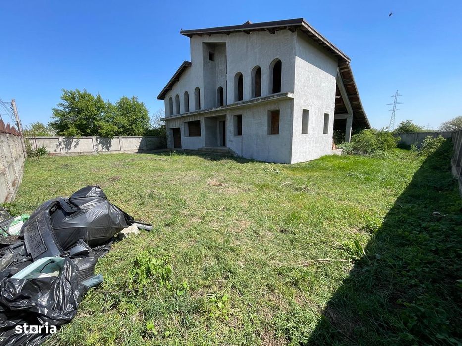 Casa spațioasa de vanzare in Ciorogarla 8 dormitoare 1000 metrii teren