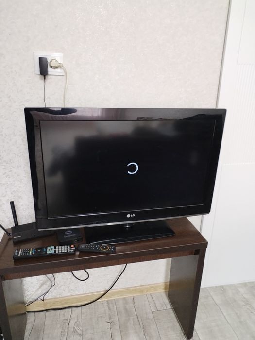 Продам телевизор LG.