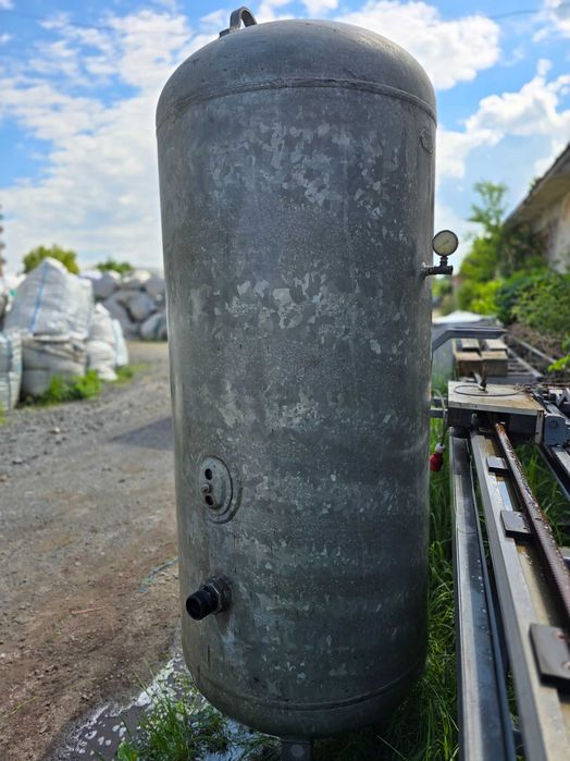 Rezervor / Butelie aer comprimat 1000L GALVANIZATĂ verticală (11 BAR)