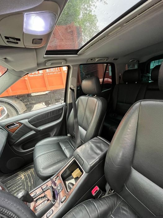 Мерседес  ML 350 в отличном состоянии.