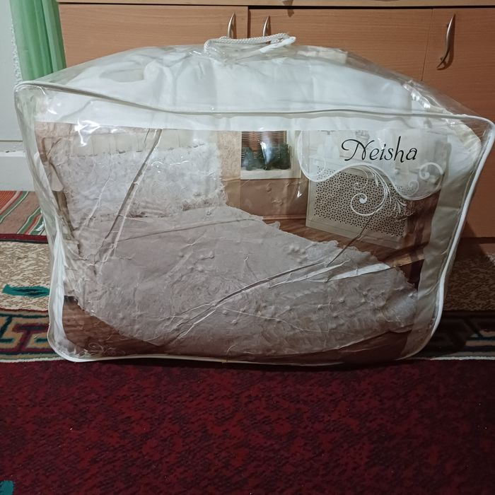 Продается свадебное покрывало на кровать.