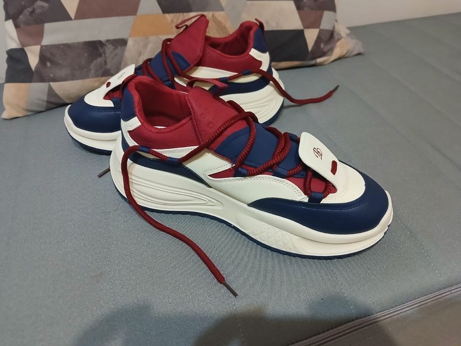 Продам спортивные кросовки