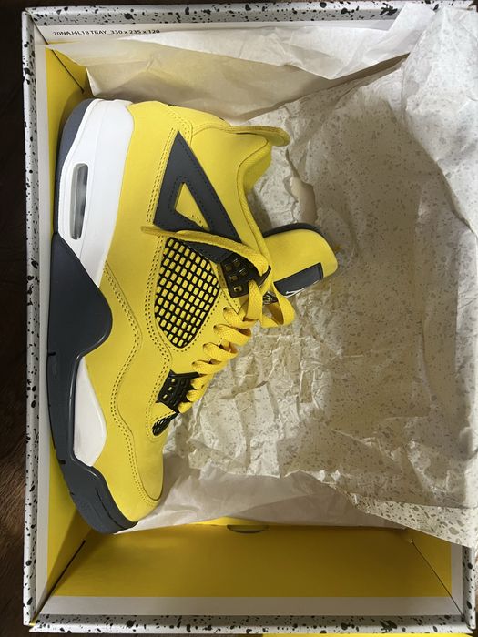 Jordan 4 Retro Lightning (2021)