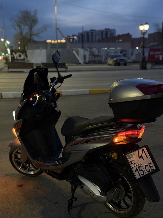 Скутер MVXI 150CC