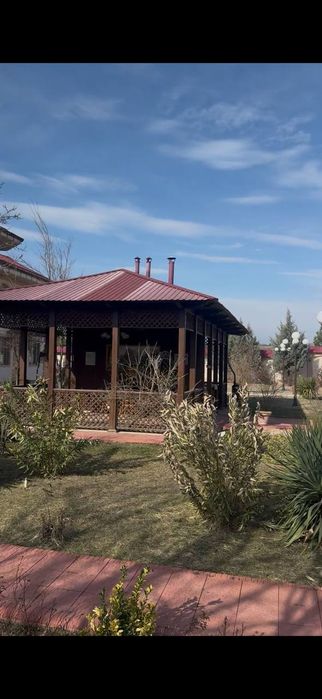 Резеденция-дача. Своя на берегу черчика.