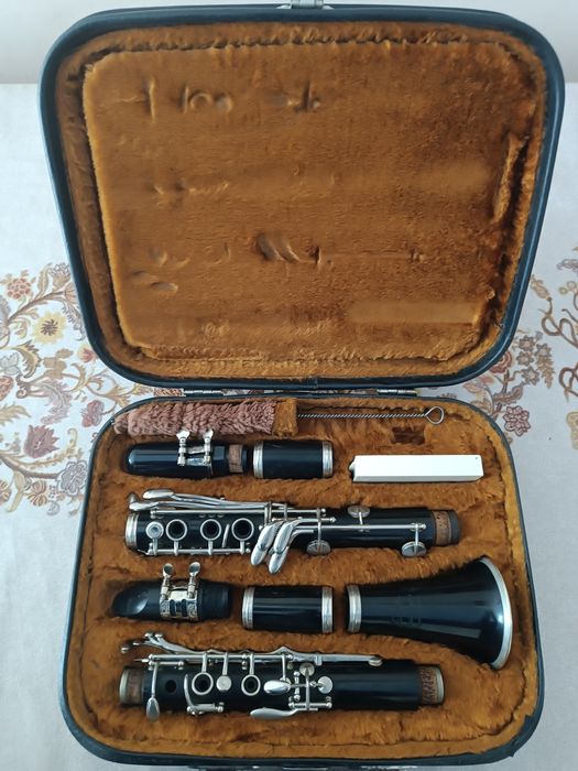 Продаетса Кларнет профисоналнийалний деревяний