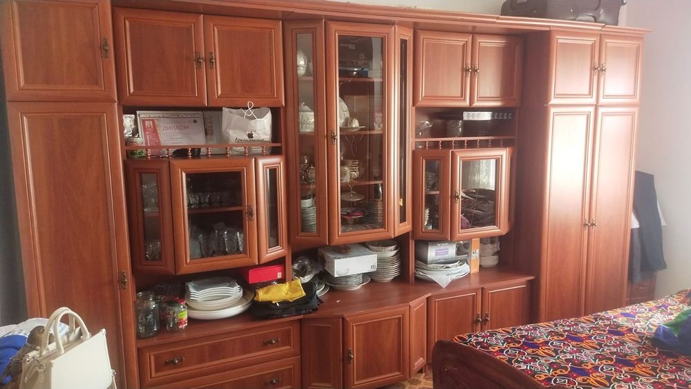 Продается шкаф (сервант) за 100 000