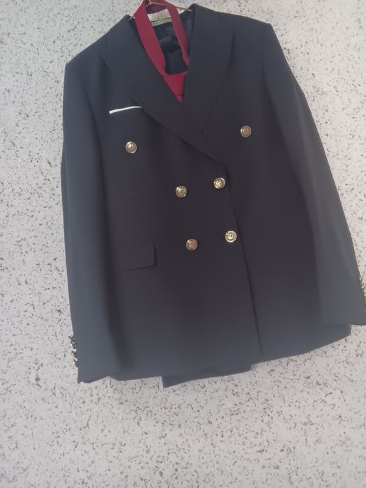 Kastyum shim sotiladi. Xolati ideal yangi