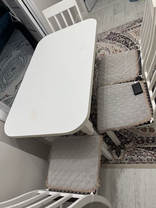 Стол в подарок со стулями