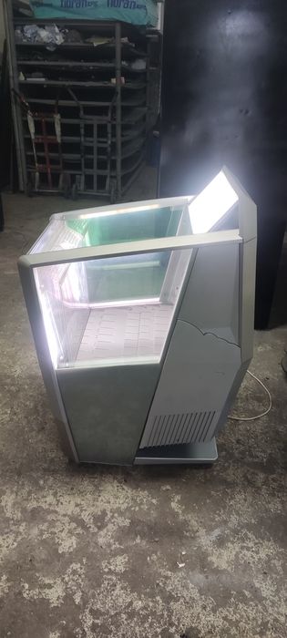 Промоционална хладилна витрина