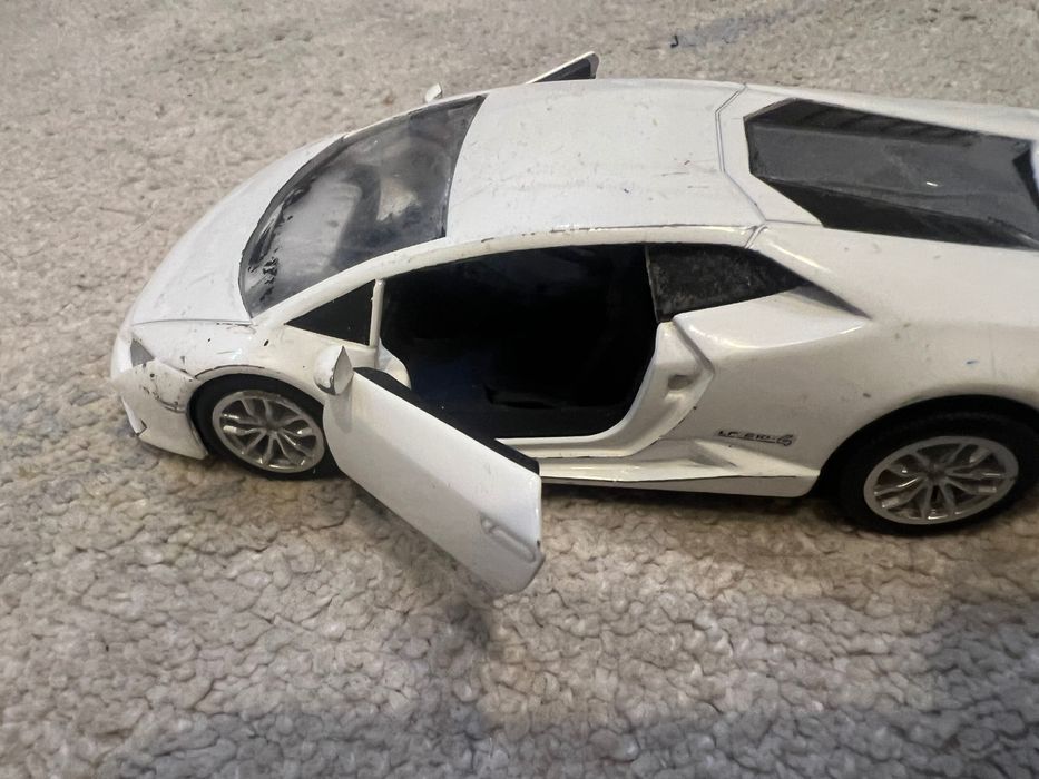 Продам игрушечную Ламборгини