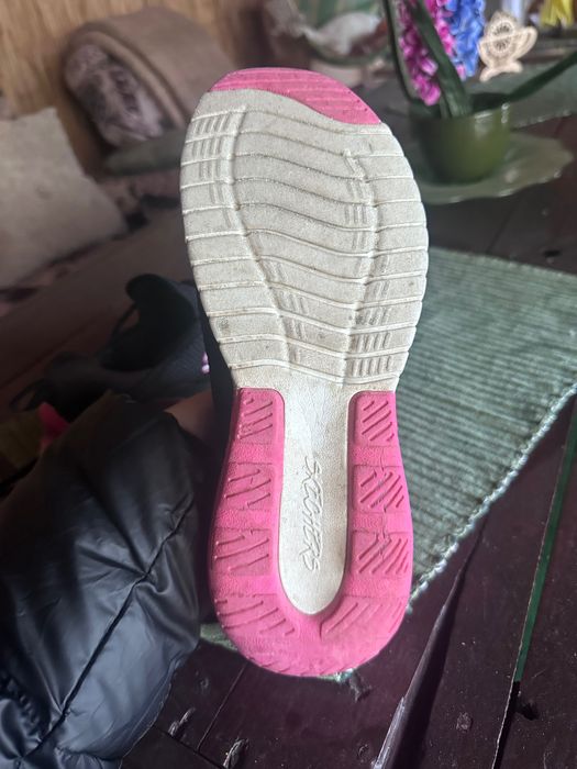 Adidasi skechers dama