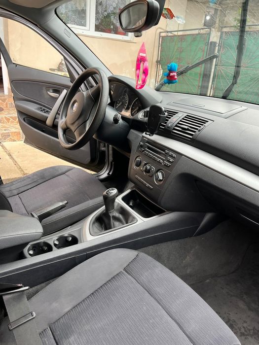 Vând BMW seria 1  1,6i  2009 116CP